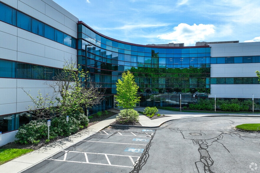 10 Technology Park Dr, Westford, MA for lease - Primary Photo - Image 1 of 10