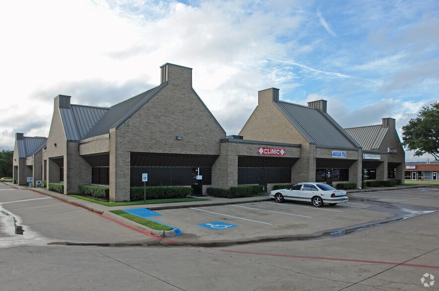 1700-1704 N Hampton Rd, DeSoto, TX for sale - Building Photo - Image 1 of 1