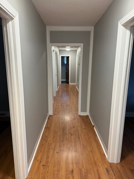 307 W Antrim Dr, Greenville, SC for sale - Interior Photo - Image 3 of 11