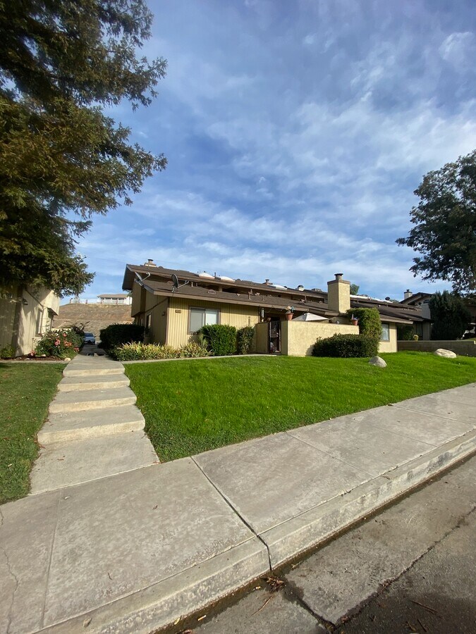 5905 Fairfax Rd, Bakersfield, CA 93306