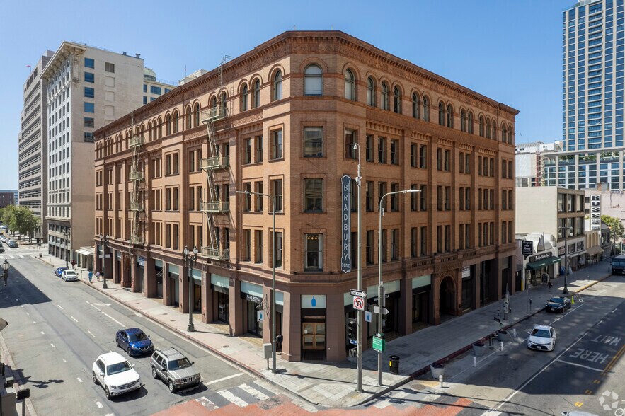 300-310 S Broadway, Los Angeles, CA for lease - Primary Photo - Image 1 of 11