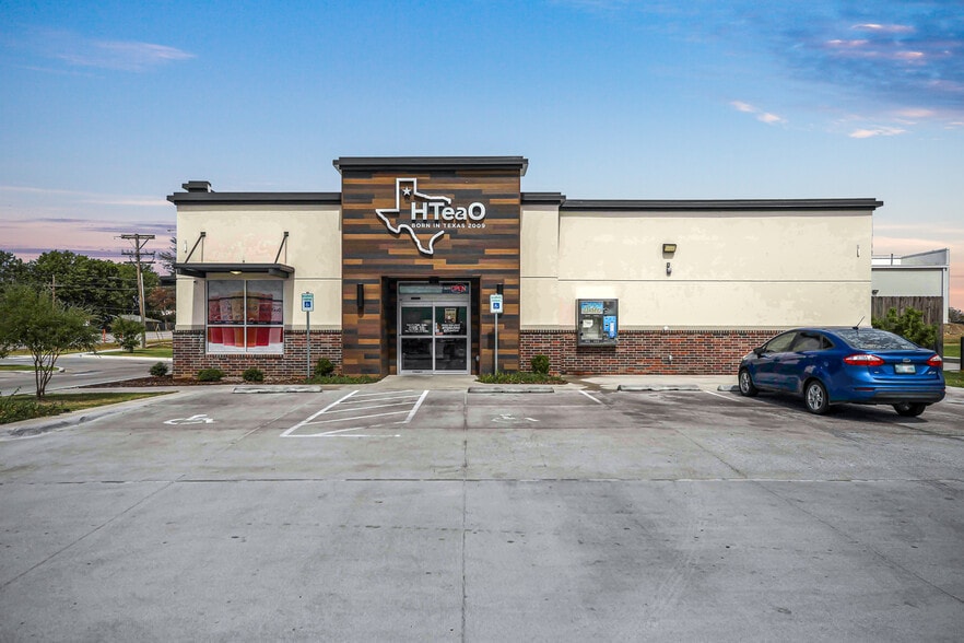 HTeaO- The Village & Bartlesville, OK portfolio of 2 properties for sale on LoopNet.com - Building Photo - Image 3 of 12