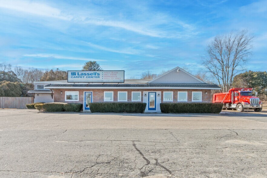 311320 Liberty St, Pawcatuck, CT 06379 Lassel's Carpet Center