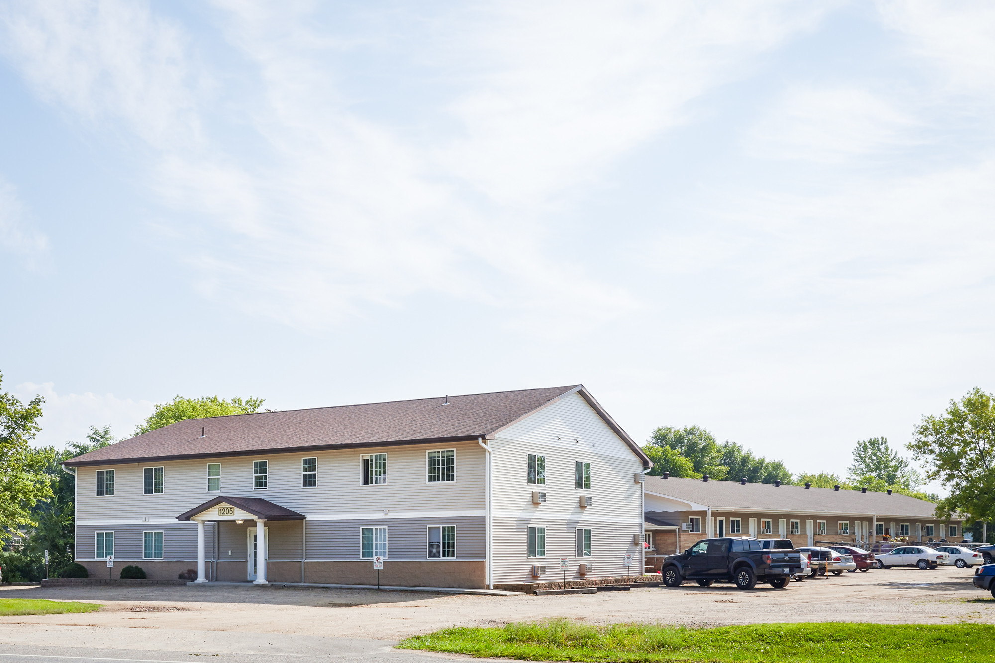 1205 S Sibley Ave, Litchfield, MN for sale Building Photo- Image 1 of 1