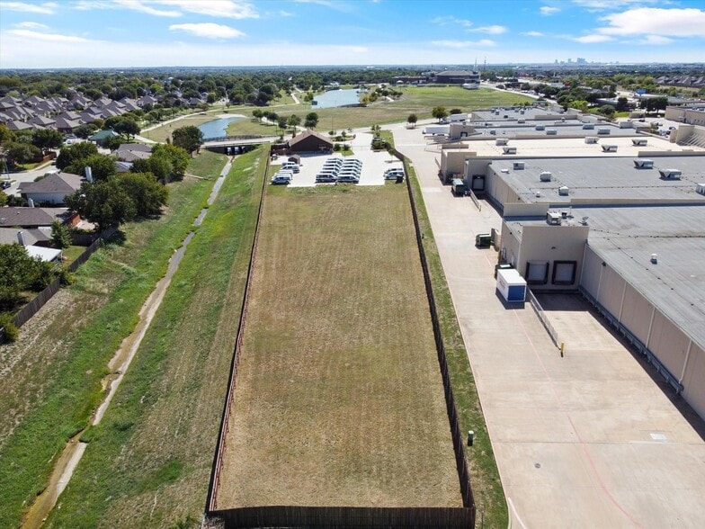 5805 Starnes Rd, Watauga, TX for sale - Building Photo - Image 3 of 14