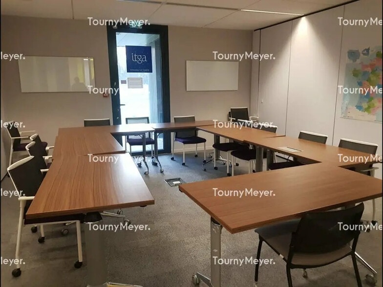 Office in Saint-Grégoire for lease - Building Photo - Image 3 of 8