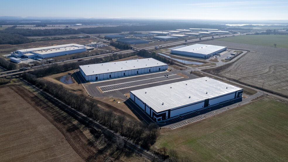 Park 565 portfolio of 2 properties for sale on LoopNet.com - Building Photo - Image 2 of 10