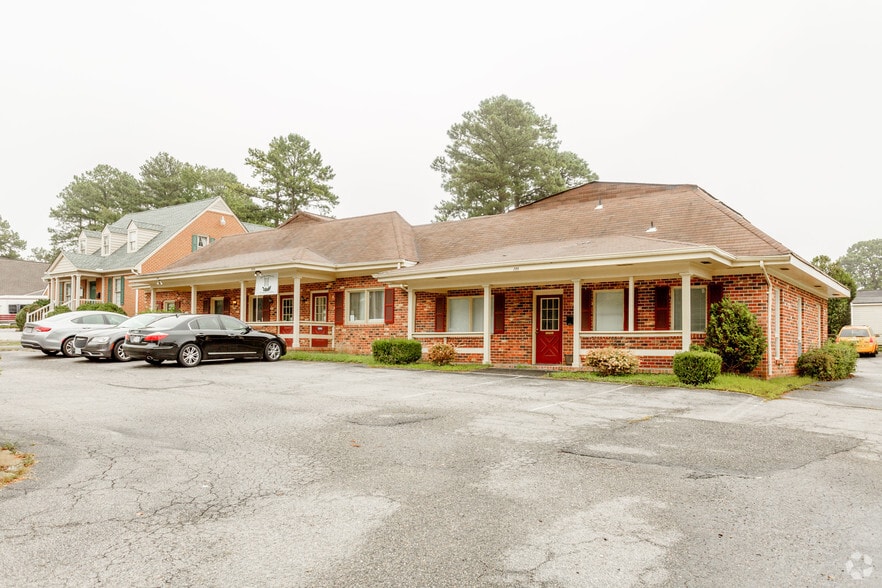 207 Temple Ave, Colonial Heights, VA 23834