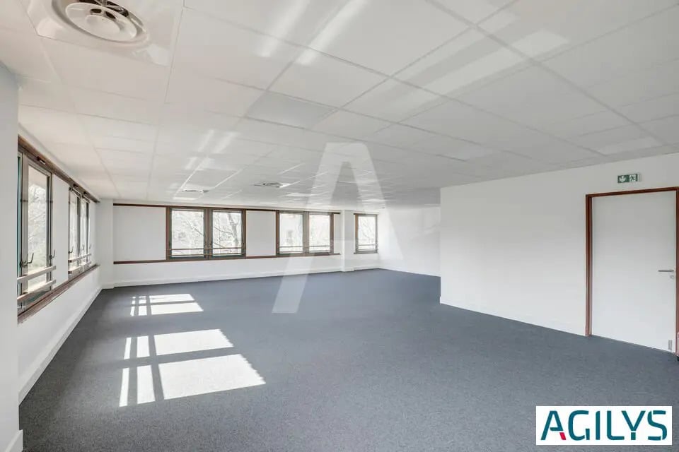 Office in Orsay for lease Interior Photo- Image 1 of 10