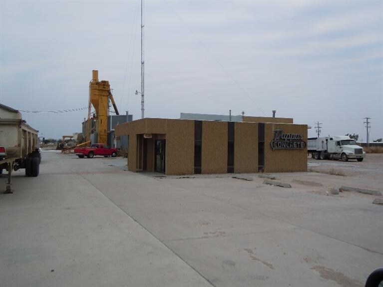 401 E Jones Ave, Holcomb, KS for sale Primary Photo- Image 1 of 1