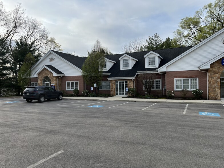 210 W Portage Trail Ext, Cuyahoga Falls, OH for lease - Building Photo - Image 2 of 5