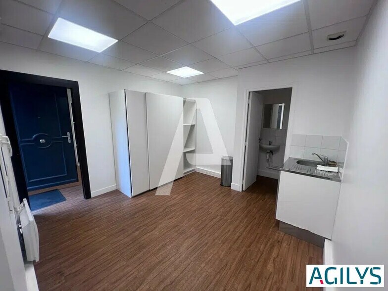 Office in Ivry-sur-Seine for lease - Interior Photo - Image 3 of 4