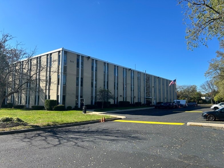 560 Broadhollow Rd, Melville, NY for lease - Building Photo - Image 1 of 3