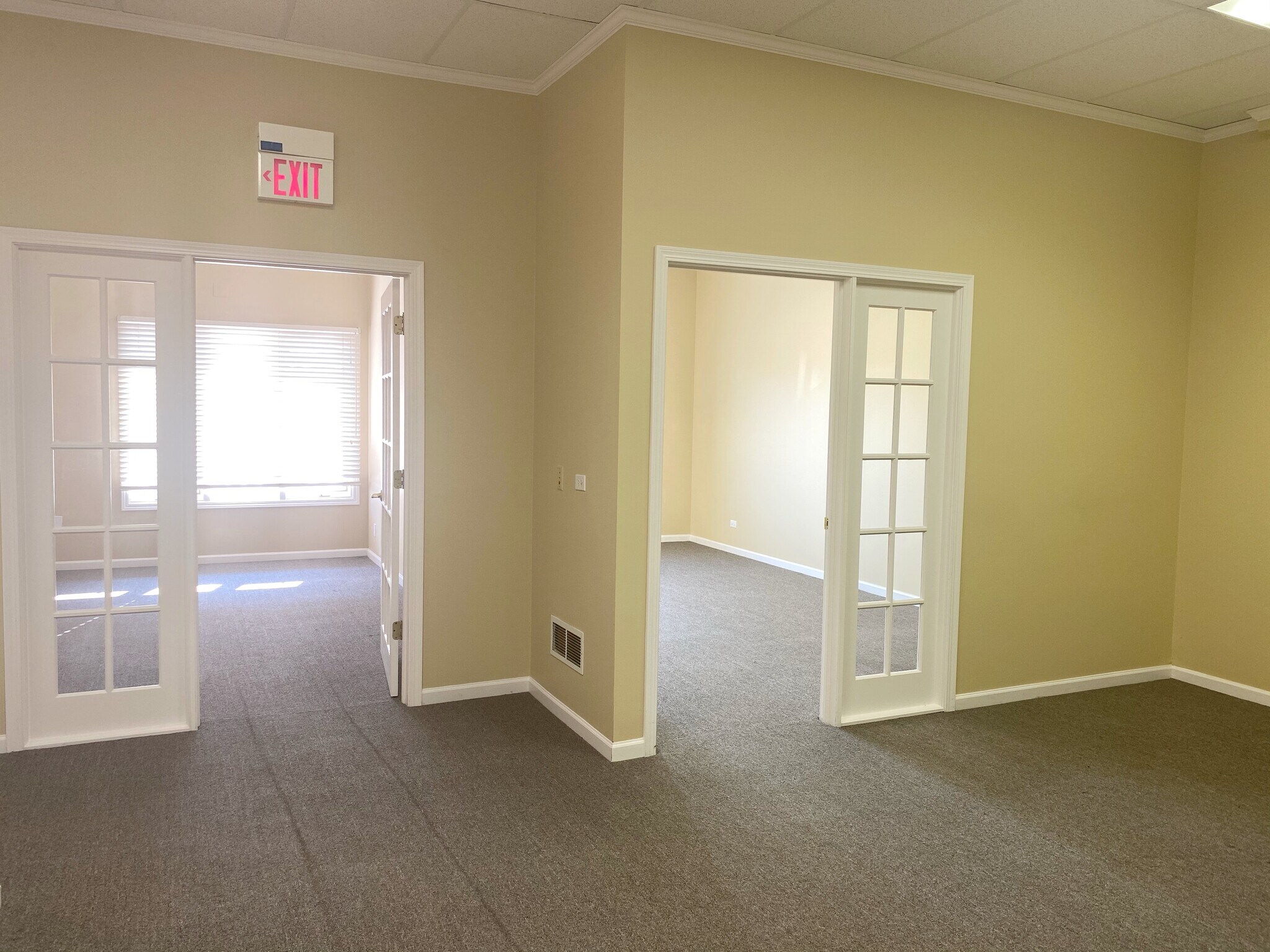 1001 E Chicago Ave, Naperville, IL for sale Interior Photo- Image 1 of 1