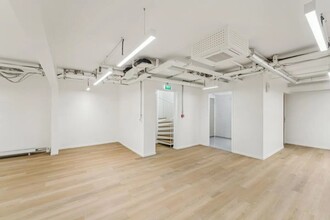 33-35 Rue De Chazelles, Paris for lease Interior Photo- Image 2 of 10
