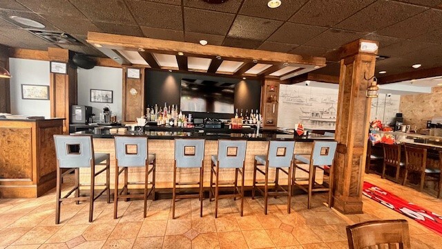 4 Building's & 3 Restaurants Available portfolio of 4 properties for sale on LoopNet.com - Interior Photo - Image 3 of 23