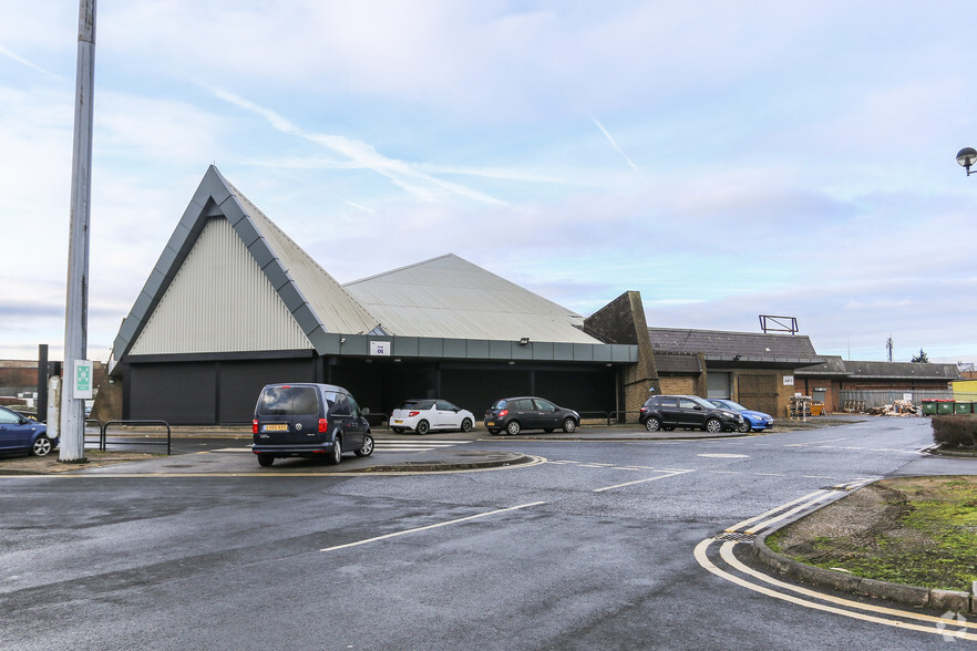 Knowles Hl, Bradford for lease - Primary Photo - Image 1 of 40