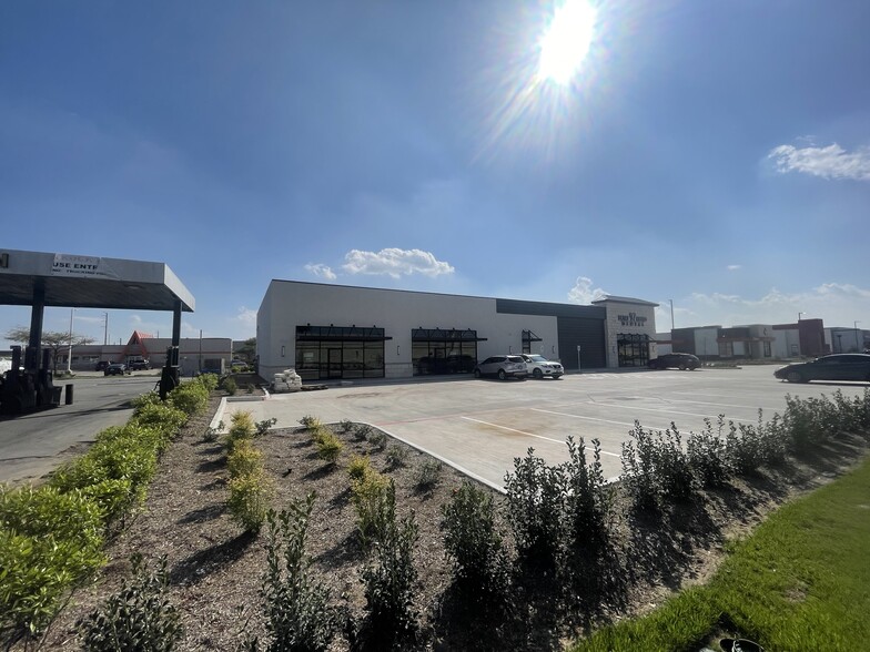 28151 Southwest Fwy, Rosenberg, TX for lease - Building Photo - Image 3 of 7