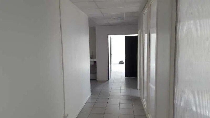 Office in Montpellier for lease - Interior Photo - Image 2 of 4