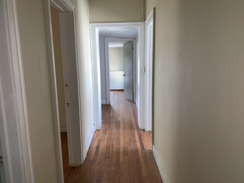 423 James St, Syracuse, NY for sale - Interior Photo - Image 3 of 13