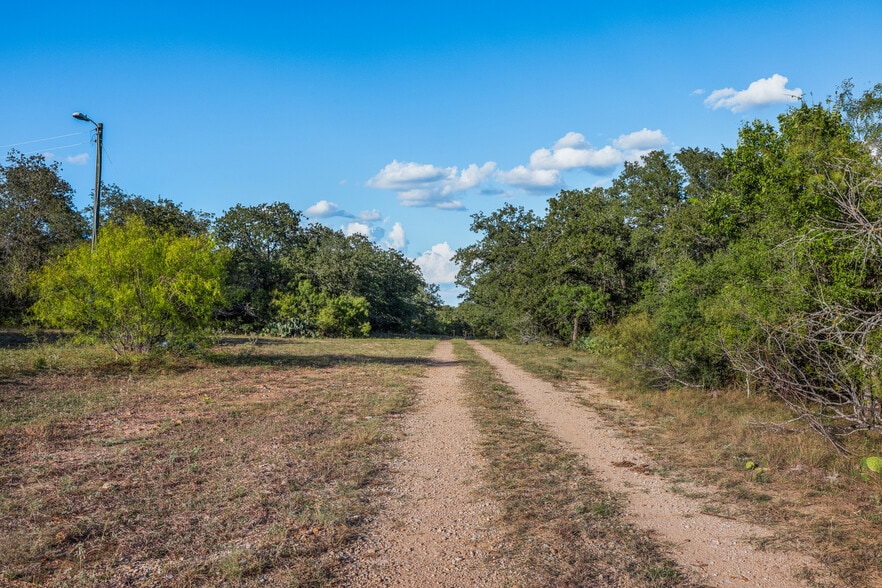 399 Seals Creek Rd, Lockhart, TX for sale - Building Photo - Image 3 of 66