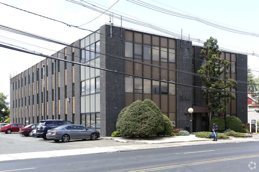 2444 Morris Ave, Union, NJ for lease - Primary Photo - Image 1 of 3