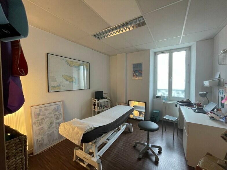 Office in Lorient for lease - Interior Photo - Image 3 of 4
