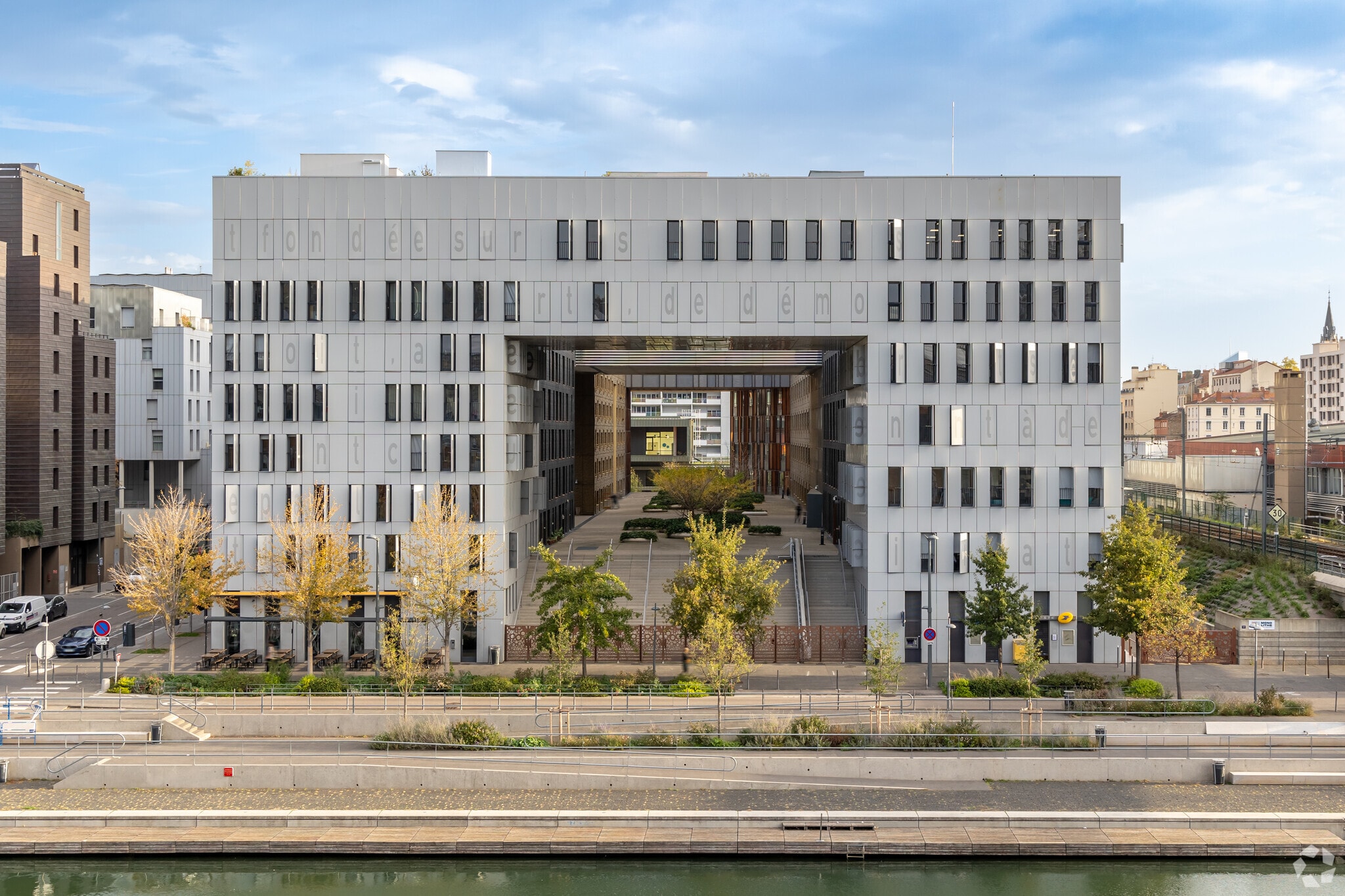 49-63 Rue Denuzière, Lyon for lease Primary Photo- Image 1 of 9