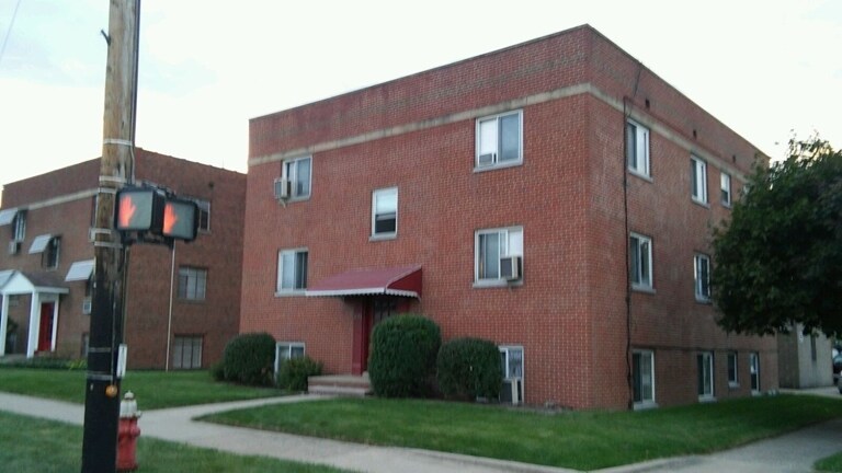 4186 Ridge Rd, Brooklyn, OH for sale Primary Photo- Image 1 of 1