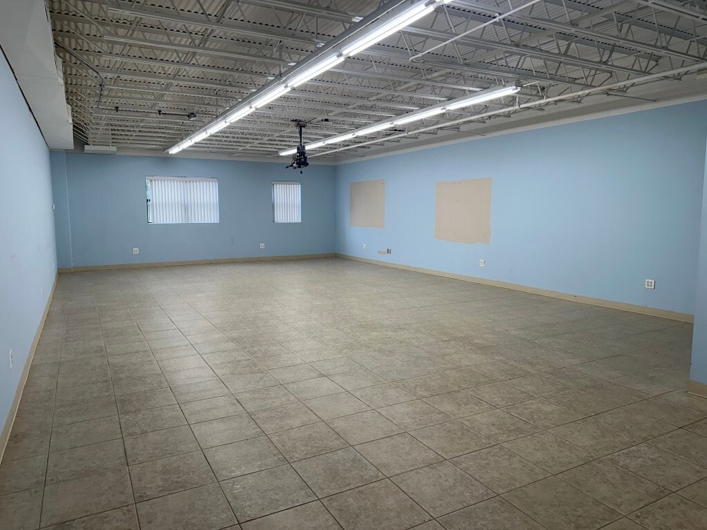 60-70 Cleveland Ave, Bay Shore, NY for lease Interior Photo- Image 1 of 4