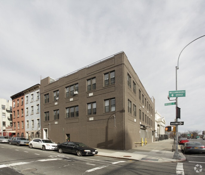 805-809 Driggs Ave, Brooklyn, NY for sale - Primary Photo - Image 1 of 1