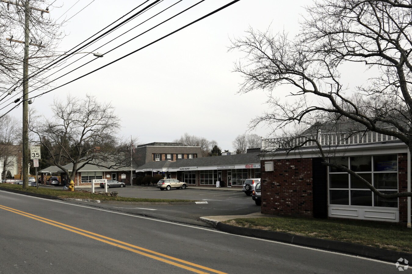 18 Chestnut Hill Rd, Norwalk, CT 06851 Cranbury Shopping Center