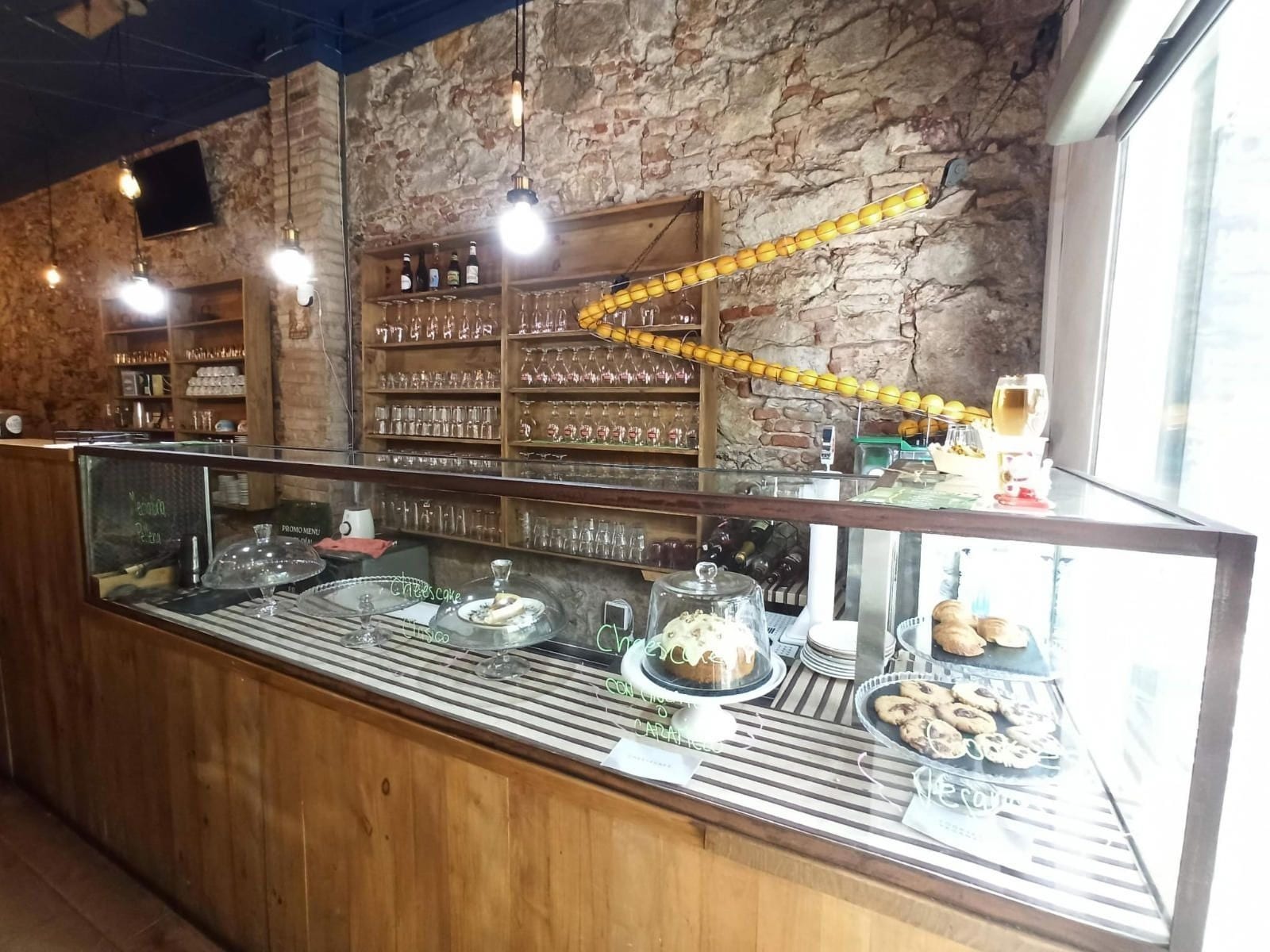 Retail in Barcelona, Barcelona for lease Interior Photo- Image 1 of 13