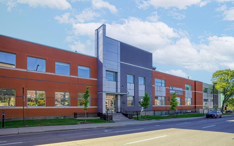 8480-8490 Boul St-Laurent, Montréal, QC for lease - Primary Photo - Image 1 of 1