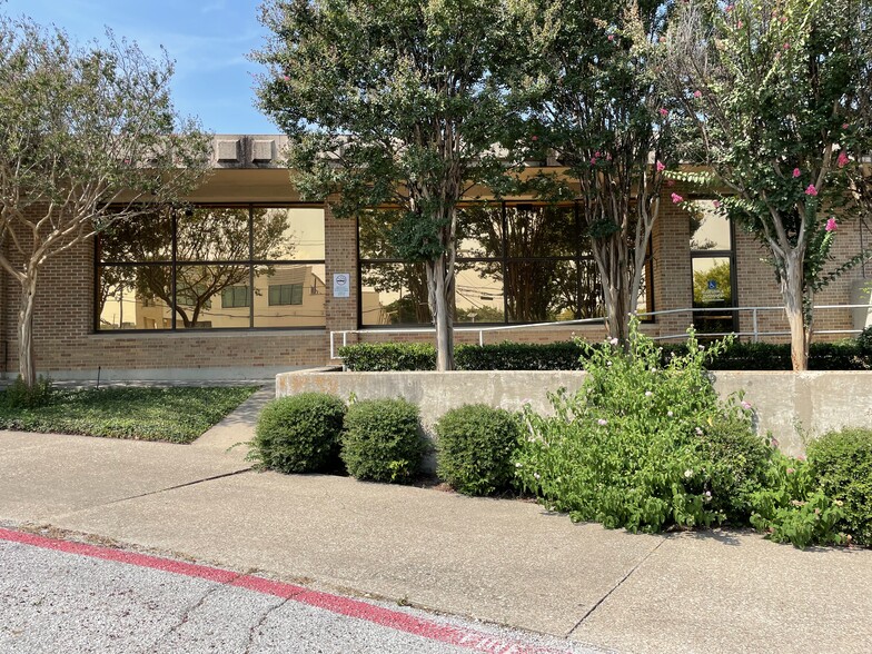 5701 Maple Ave, Dallas, TX for lease - Building Photo - Image 3 of 7