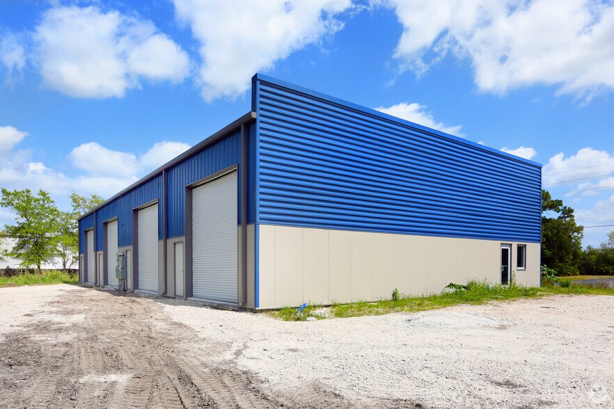 2043 59th Ter E, Bradenton, FL for sale - Primary Photo - Image 1 of 1