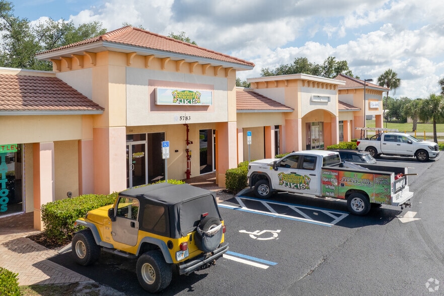 5781-5783 Bayshore Rd, North Fort Myers, FL for lease - Building Photo - Image 3 of 8