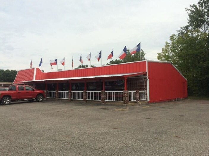 1820 Lansing Rd, Charlotte, MI for sale Primary Photo- Image 1 of 1