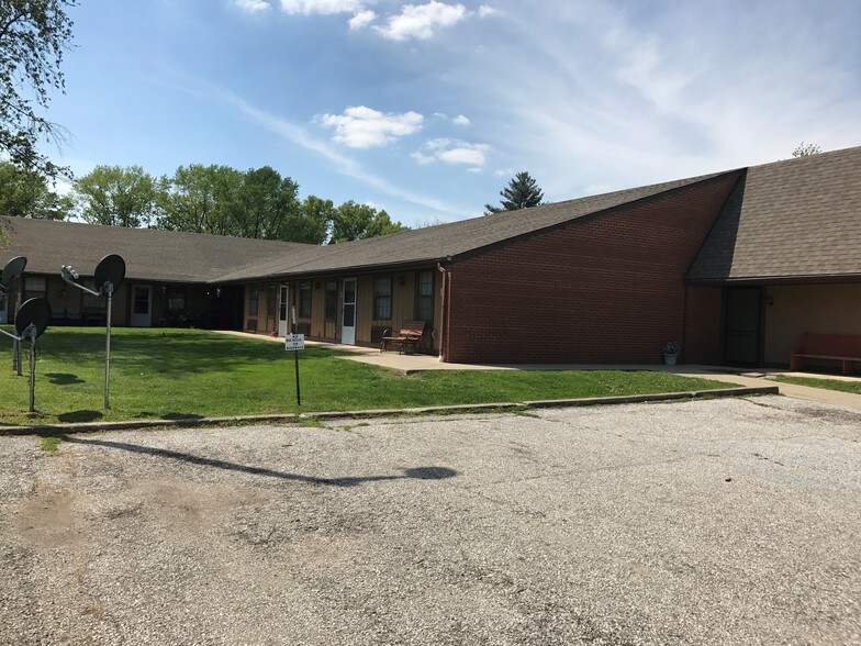 115 S Main St, Hymera, IN 47855