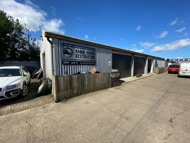 Ensign House - Green Lane portfolio of 2 properties for sale on LoopNet.com - Building Photo - Image 3 of 12