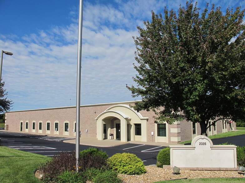 2335 W Sunset St, Springfield, MO for sale - Primary Photo - Image 1 of 1