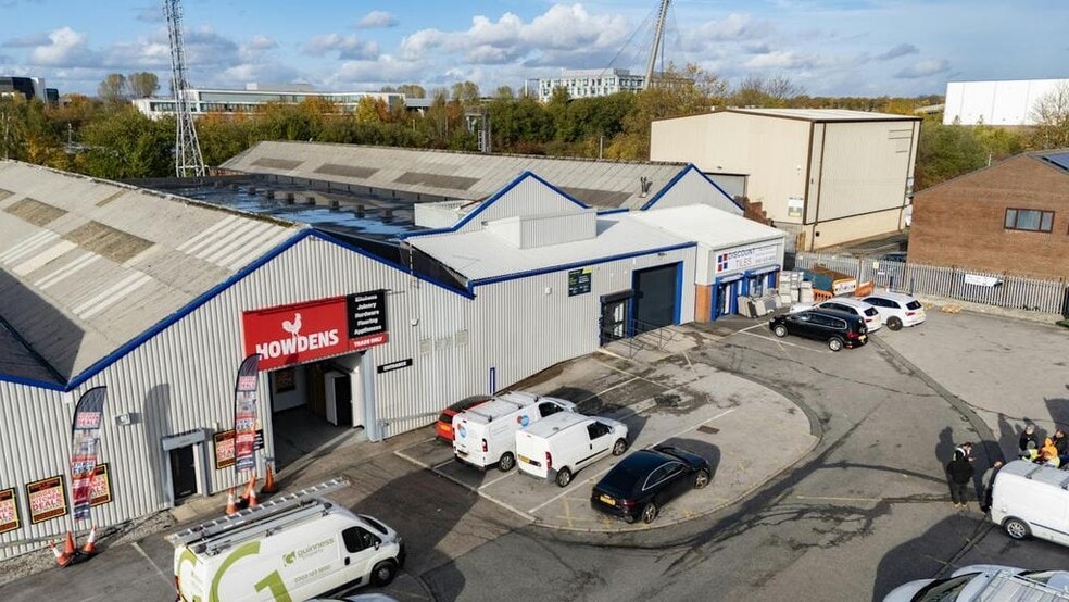 Oldham Rd, Manchester for lease - Building Photo - Image 1 of 17