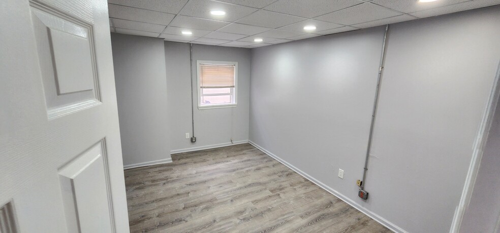 68-72 Main St, Woodbridge, NJ for lease - Building Photo - Image 3 of 14