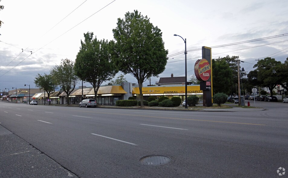 16711691 Kingsway, Vancouver, BC V5N 2S2