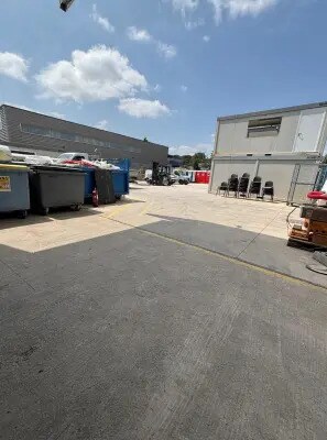 Industrial in Fréjus for lease - Building Photo - Image 3 of 5