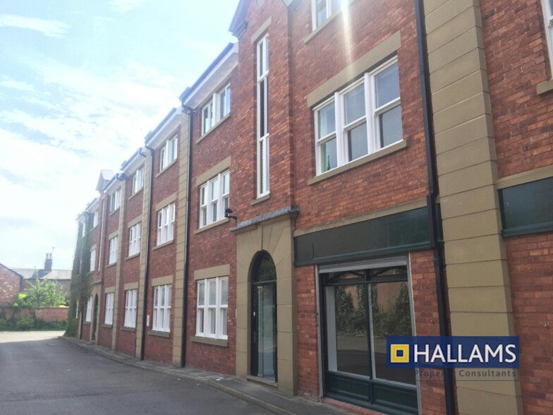 Chestergate, Macclesfield for lease - Primary Photo - Image 1 of 11