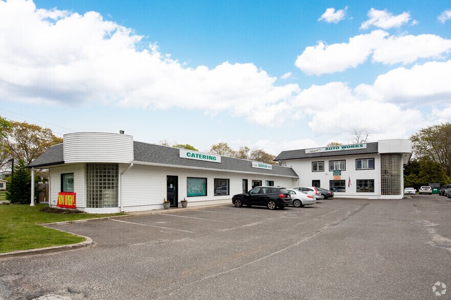 30 Old Riverhead Rd, Westhampton Beach, NY for sale - Building Photo - Image 1 of 1