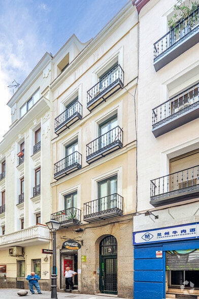 Multifamily in Madrid, Madrid for sale - Primary Photo - Image 1 of 2