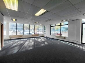 Gillette Way, Reading for lease Interior Photo- Image 2 of 2