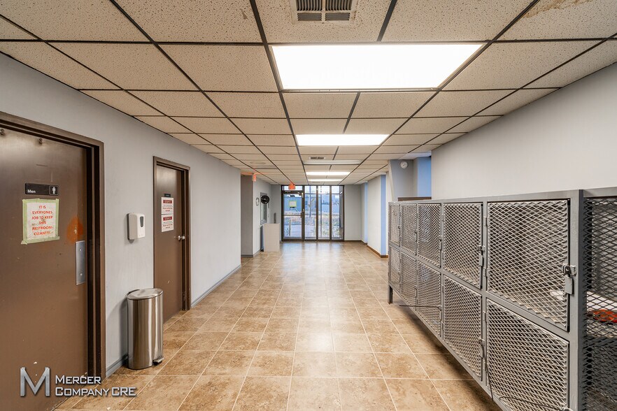 1708 SE 25th St, Oklahoma City, OK for lease - Interior Photo - Image 3 of 36